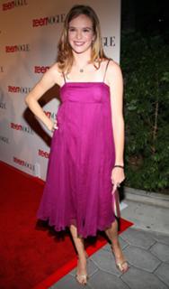 Danielle Panabaker feet photo thumbnail