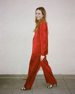Danielle Panabaker feet photo thumbnail