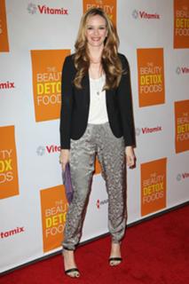 Danielle Panabaker feet photo thumbnail