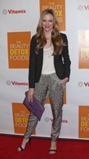Danielle Panabaker feet photo thumbnail