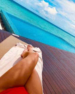 Danielle Savre feet photo thumbnail