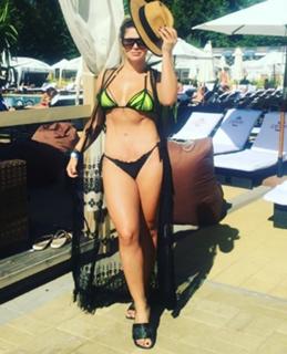 Danielle Souza feet photo 9