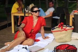 Danielle Souza feet photo 15