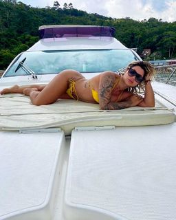 Danielle Souza feet photo 12