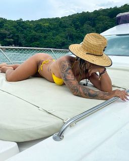 Danielle Souza feet photo 11