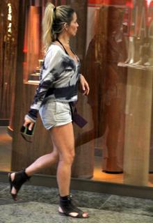 Danielle Winits feet photo 5