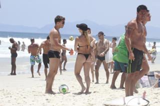 Danielle Winits feet photo 5