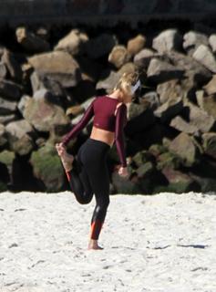 Danielle Winits feet photo 6