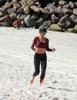 Danielle Winits feet photo 5