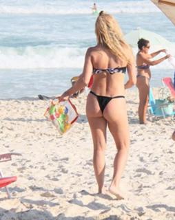Danielle Winits feet photo 4