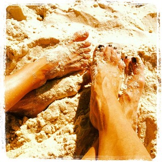 Danielle Winits feet photo 11