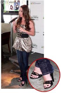Danielle Winits feet photo 11