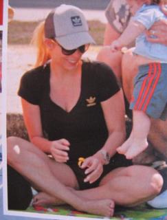 Danielle Winits feet photo 4