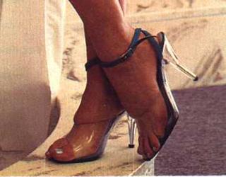 Danielle Winits feet photo 7