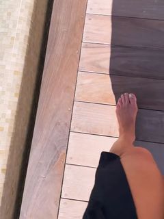 Danielle Winits feet photo 10