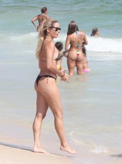 Danielle Winits feet photo 1