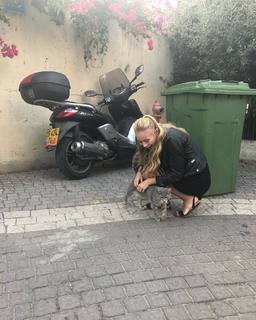 Danika Yarosh feet photo thumbnail