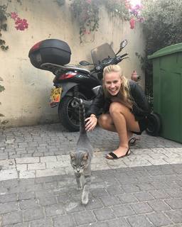 Danika Yarosh feet photo thumbnail