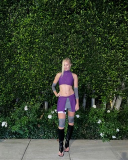 Danika Yarosh feet photo thumbnail