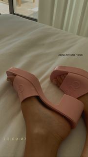 Danit Greenberg feet photo thumbnail