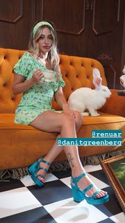 Danit Greenberg feet photo thumbnail