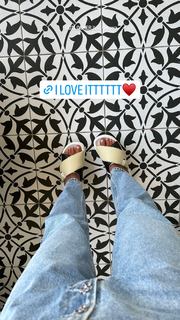 Danit Greenberg feet photo thumbnail