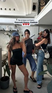 Danit Greenberg feet photo thumbnail