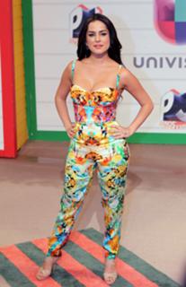 Danna García feet photo thumbnail