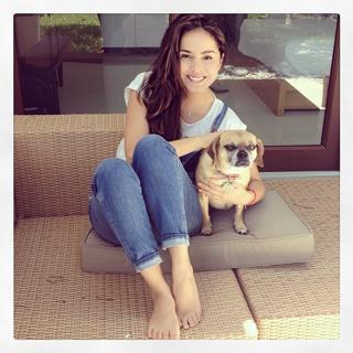 Danna García feet photo thumbnail