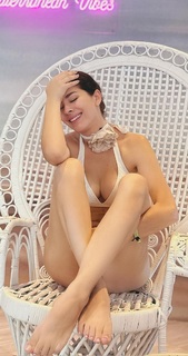 Danna García feet photo thumbnail