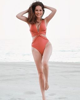 Danna García feet photo thumbnail