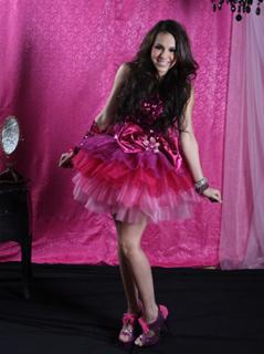 Danna Paola feet photo thumbnail