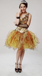 Danna Paola feet photo thumbnail