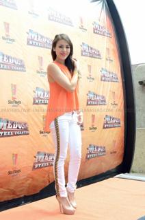 Danna Paola feet photo thumbnail