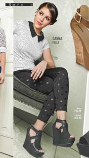 Danna Paola feet photo thumbnail