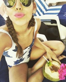 Danna Paola feet photo thumbnail