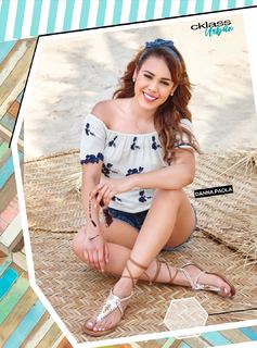 Danna Paola feet photo thumbnail