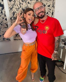 Danna Paola feet photo thumbnail