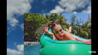 Danna Paola feet photo thumbnail