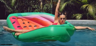 Danna Paola feet photo thumbnail