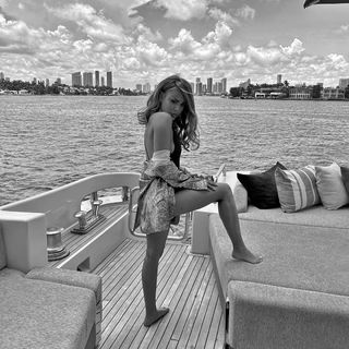 Danna Paola feet photo thumbnail