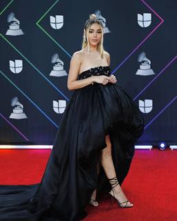 Danna Paola feet photo thumbnail
