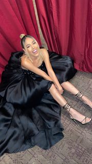 Danna Paola feet photo thumbnail