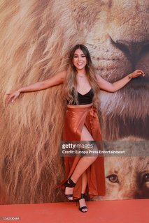 Danna Paola feet photo thumbnail