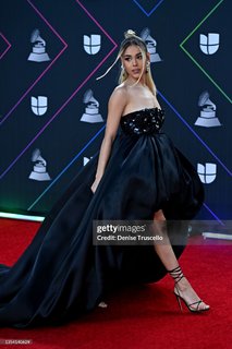 Danna Paola feet photo thumbnail