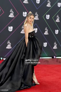 Danna Paola feet photo thumbnail