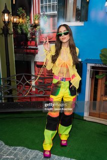 Danna Paola feet photo thumbnail