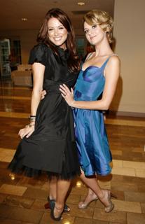 Danneel Ackles feet photo thumbnail