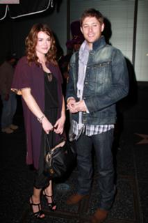 Danneel Ackles feet photo thumbnail