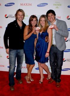 Danneel Ackles feet photo thumbnail